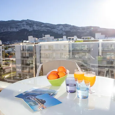 Atico Buen Vivir Con Gran Terraza Y Vistas Espectaculares En Marina Real Ii By Family Homes דירה