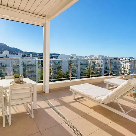 Atico Buen Vivir Con Gran Terraza Y Vistas Espectaculares En Marina Real Ii By Family Homes דירה